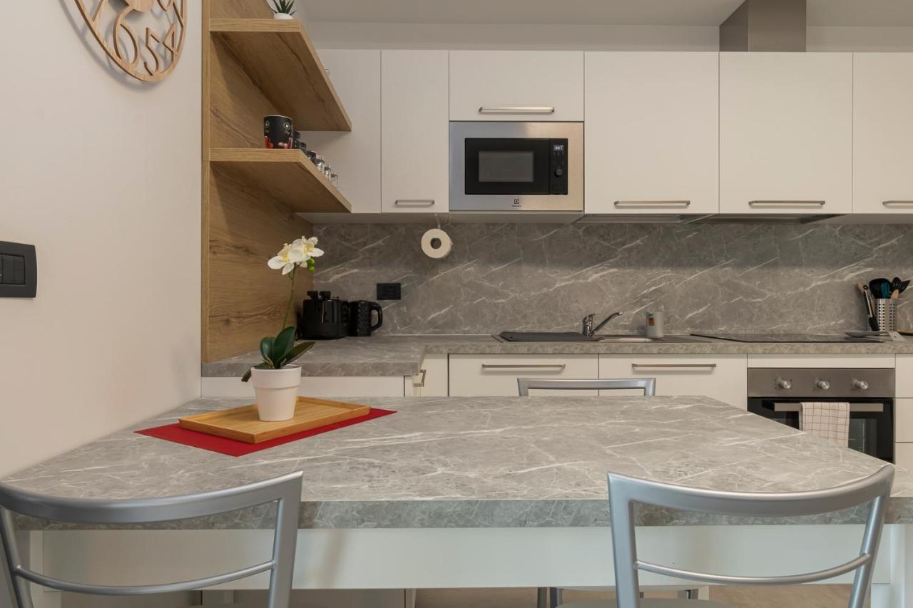 Joivy Calm Flat With Balcony Apartment Pero Bagian luar foto